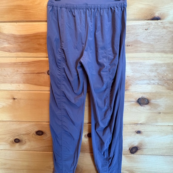 Athleta Purple Relaxed Fit joggers. Size 6 NWOT - Picture 6 of 9